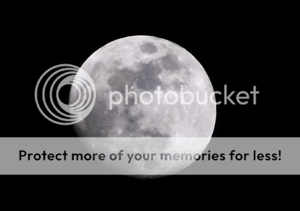 IMAGE: http://i516.photobucket.com/albums/u321/211e500/moon1lg.jpg